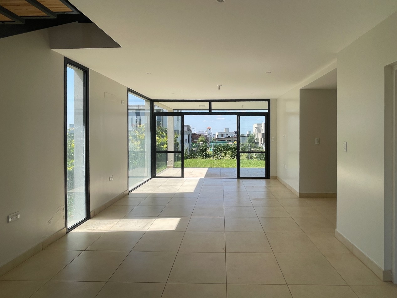 CASA EN VENTA THE POINT COUNTRY - LOTE CENTRAL 