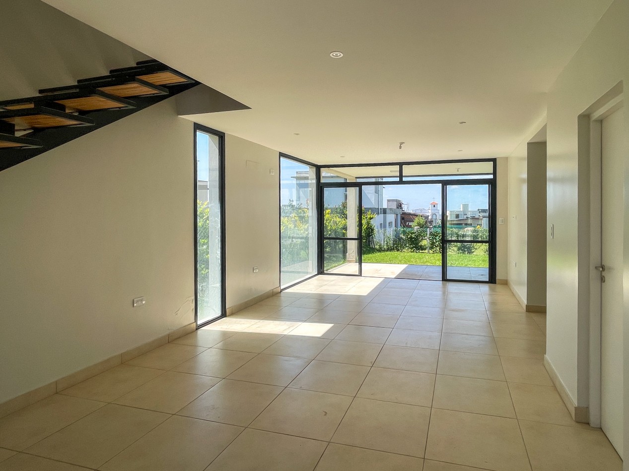 CASA EN VENTA THE POINT COUNTRY - LOTE CENTRAL 