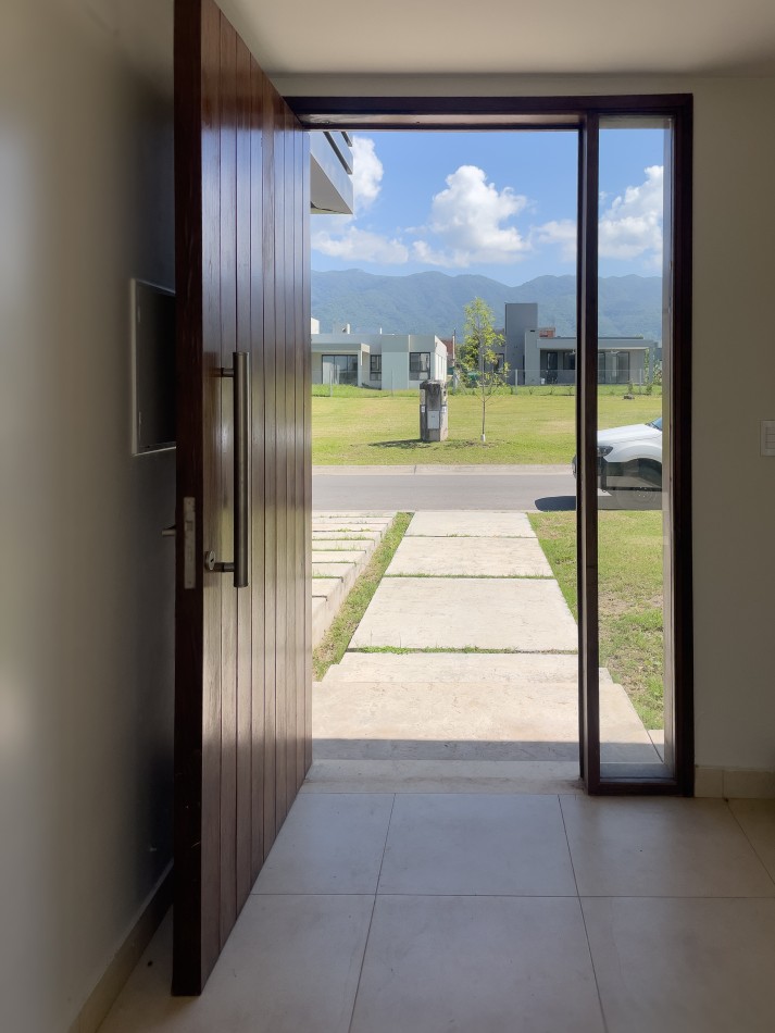 CASA EN VENTA THE POINT COUNTRY - LOTE CENTRAL 