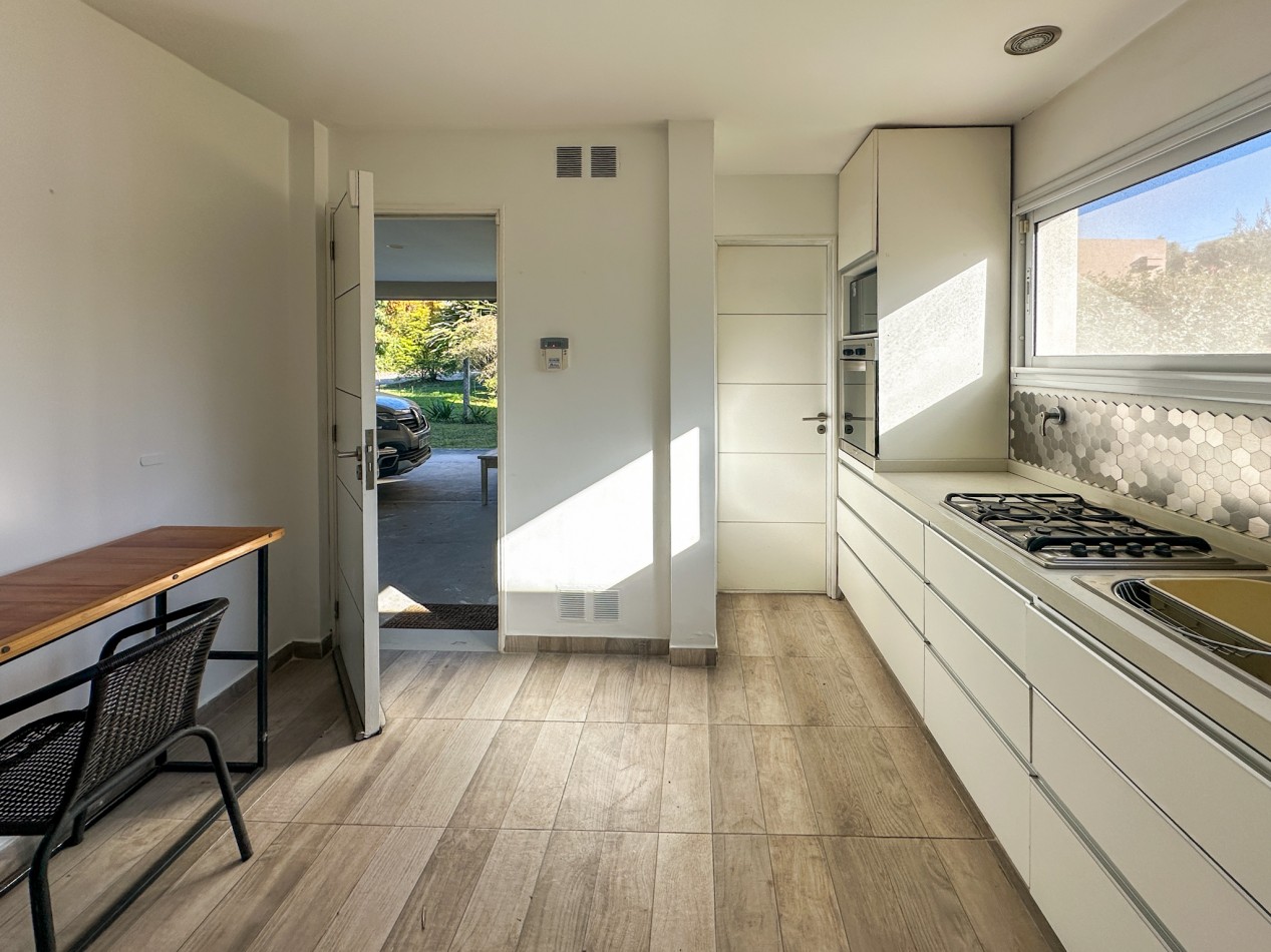 Casa en Country Del Pilar con pileta, galeria y opcion a 4 dormitorios